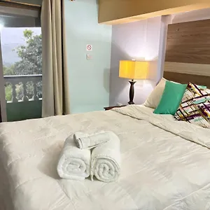 Matthew's Miracle View Couette-café